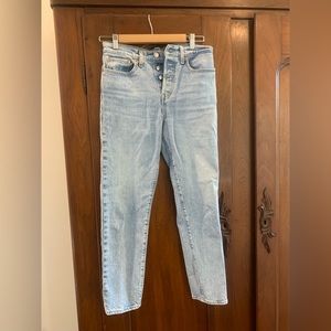 Women’s Levi jeans / size 28 / excellent condition